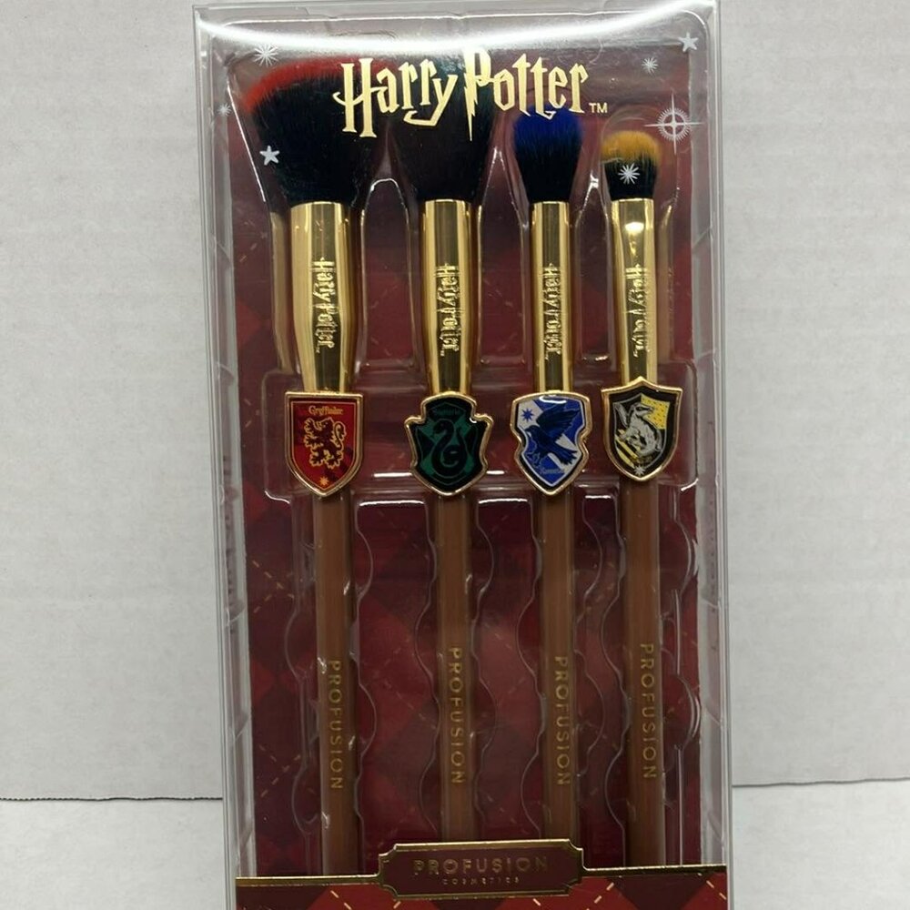 NIB Profusion Cosmetics Harry Potter Holiday  House Champions Face & Brush 4 Set